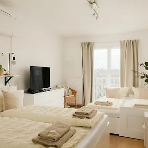 Zentral Direkt An U-bahn Station Apartment Wien
